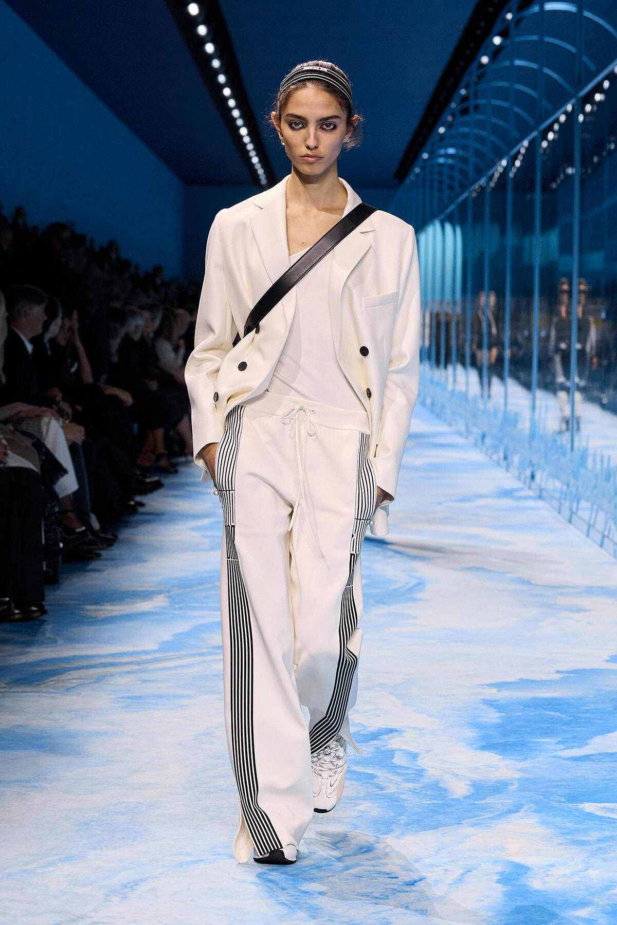 現代のアマゾーヌを描いた、ディオール2025年春夏コレクション