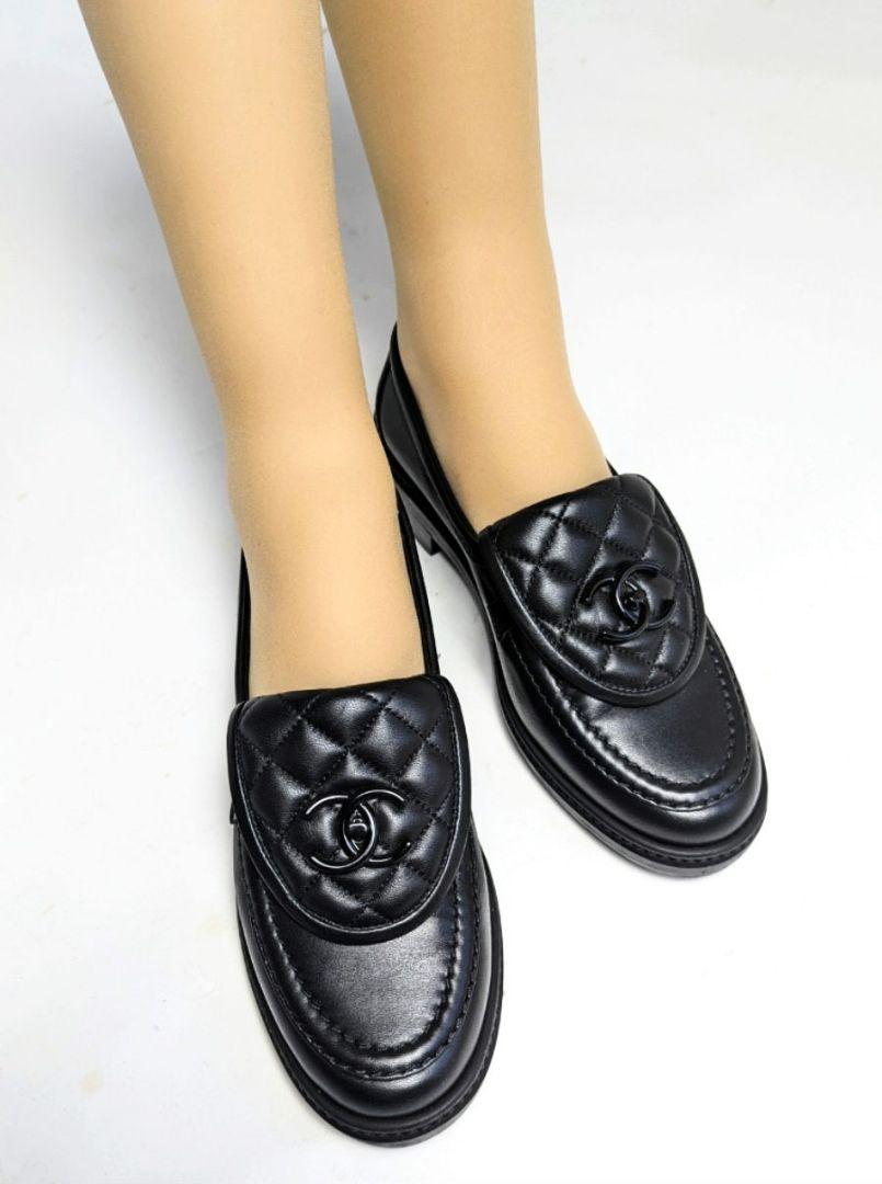 新品そっくりさん⭐CHANELシャネル CCターンロック ローファー36.5C黒
