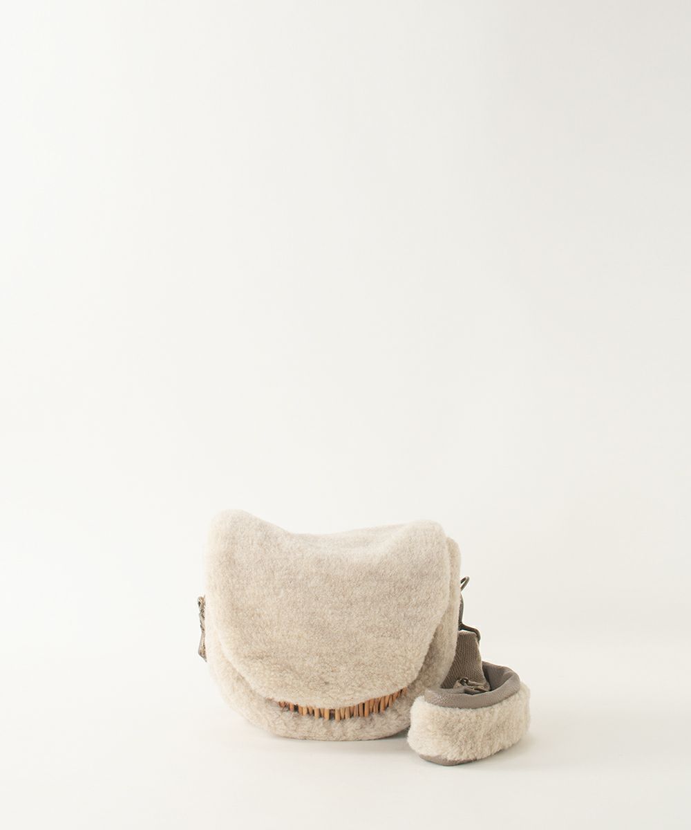 ebagos ウールボア・ボディバッグS (マロングラッセ）籐ポケ付き