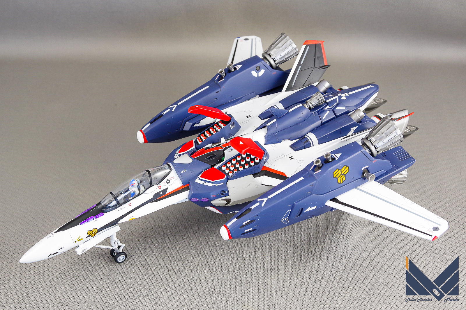 ハセガワ 1/72 VF-25F スーパーメサイア マクロスF 完成品 HASEGAWA