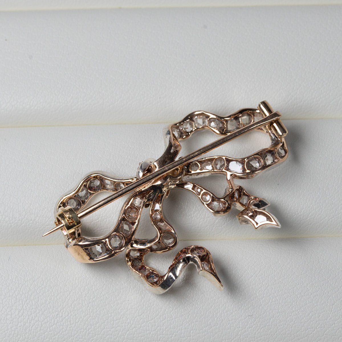 アンティーク ローズカットダイヤモンドのリボンブローチ