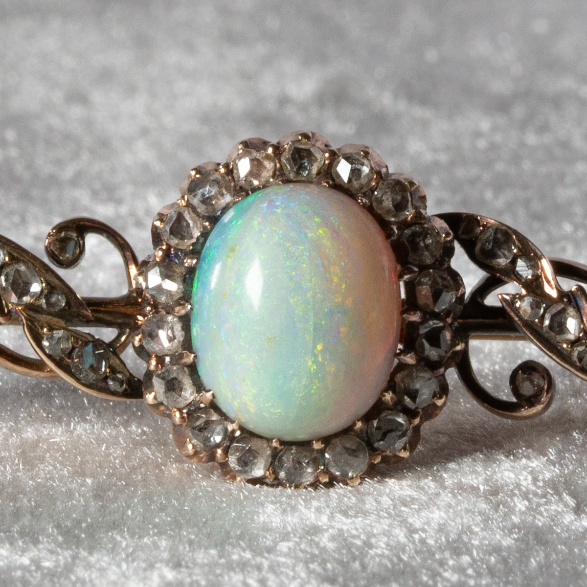 アンティーク 3石オパールとダイヤモンドのバーブローチ