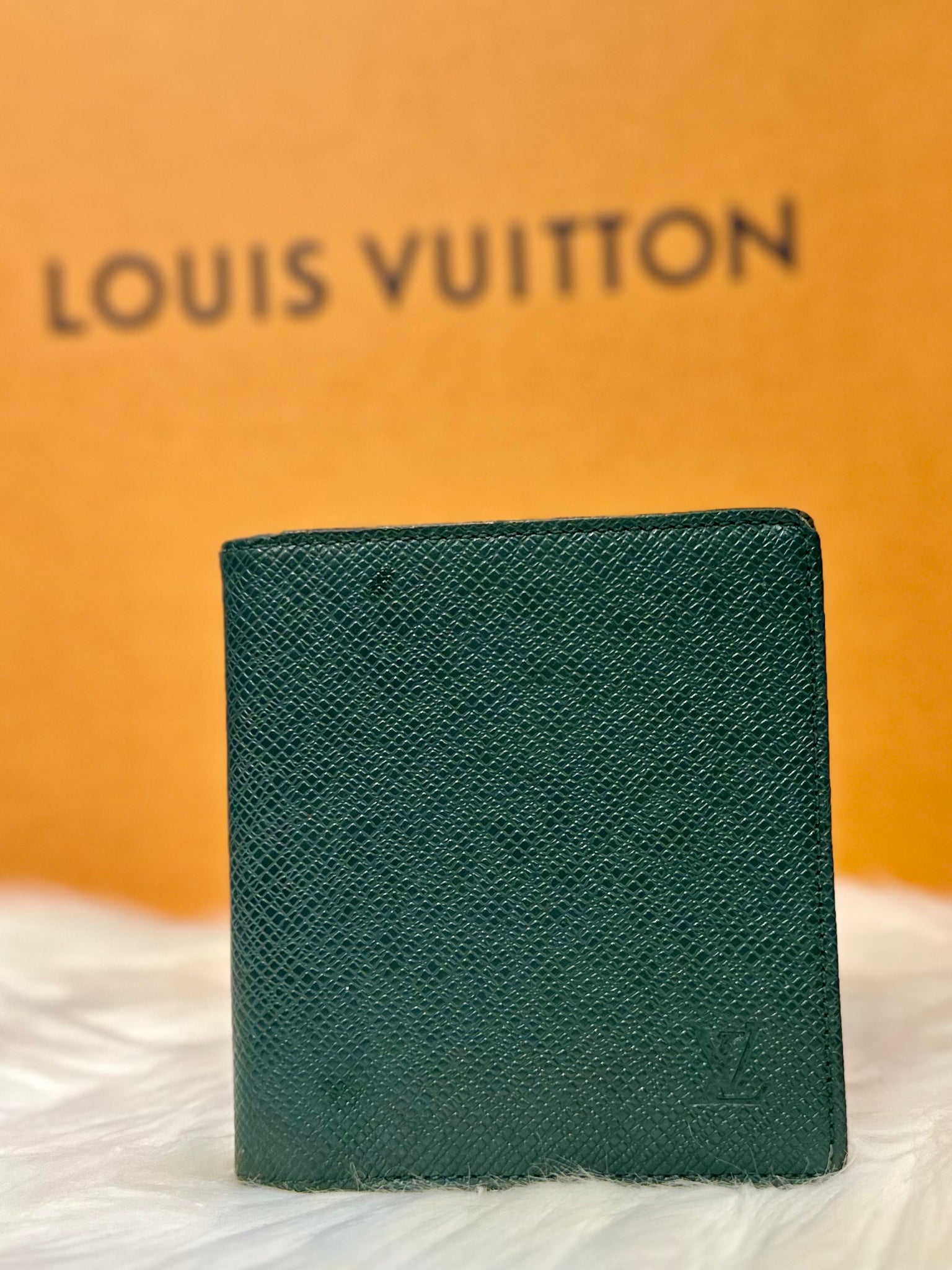 LOUIS VUITTON TAIGA LEATHER BIFOLD WALLET FOREST GREEN (preowned