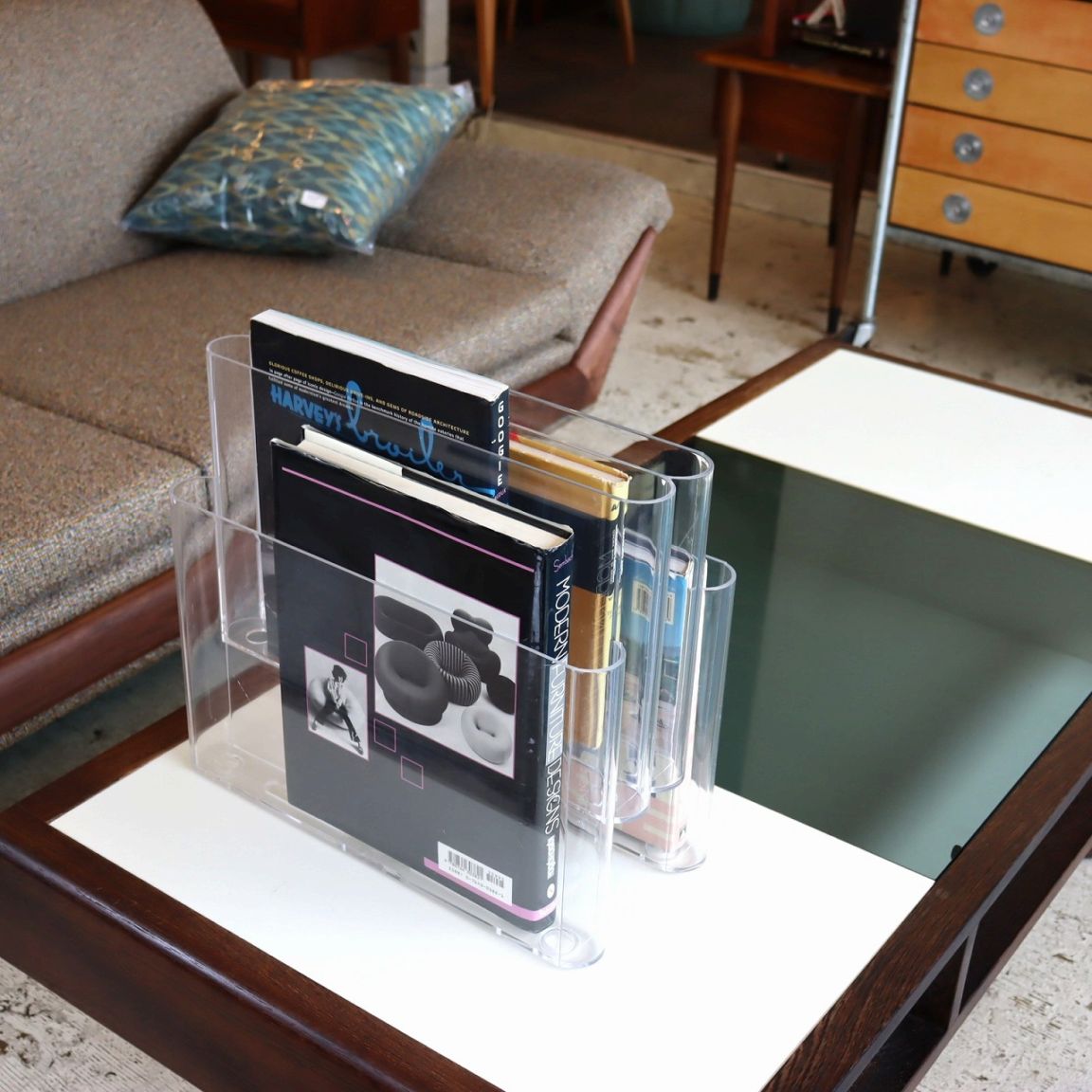 カルテル社製ルーサイトマガジンラック | マガジンラック・ワイヤー