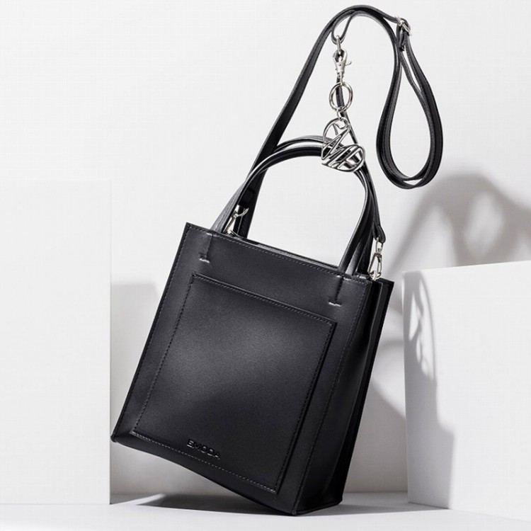 LA BAGAGERIE レザー調キルティングトートバッグBOOK | 商品カテゴリ