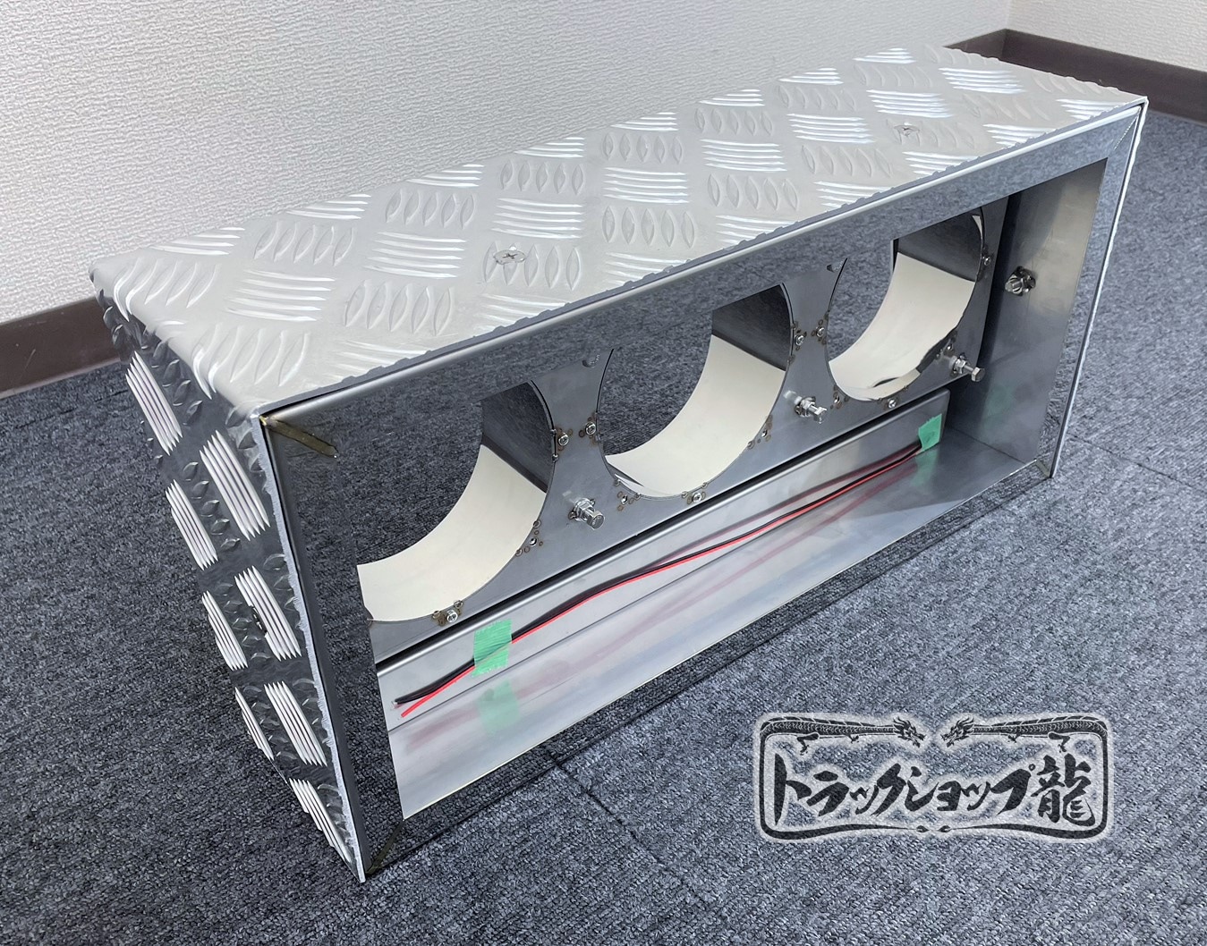 ステンレス×アルミ縞板 3連 テールボックス 2個セット 筒出し 奥付け