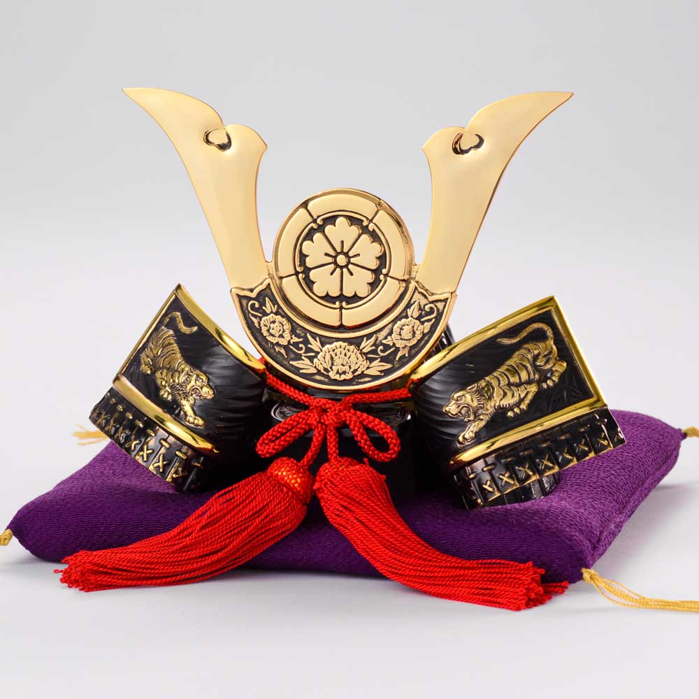 高岡鋳物 戦国武将兜 織田信長公 コンパクトながらどっしり飾れる金属