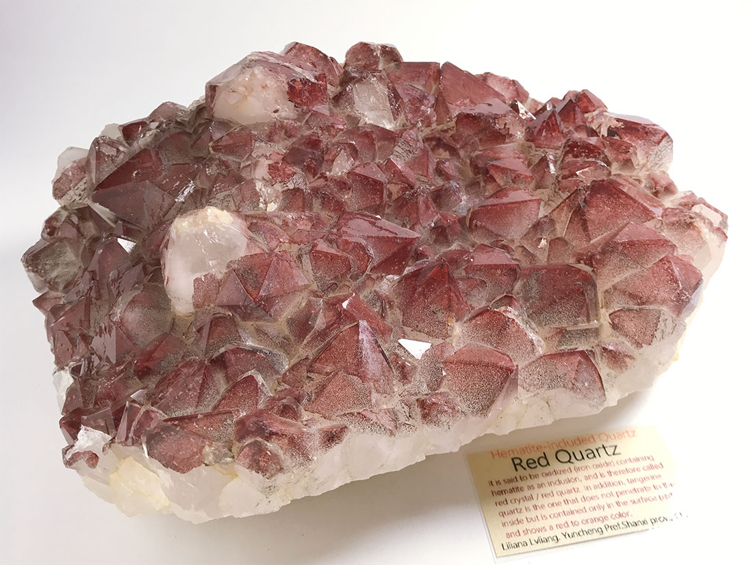 山西省産レッドクォーツクラスター(ヘマタイトインクォーツ)