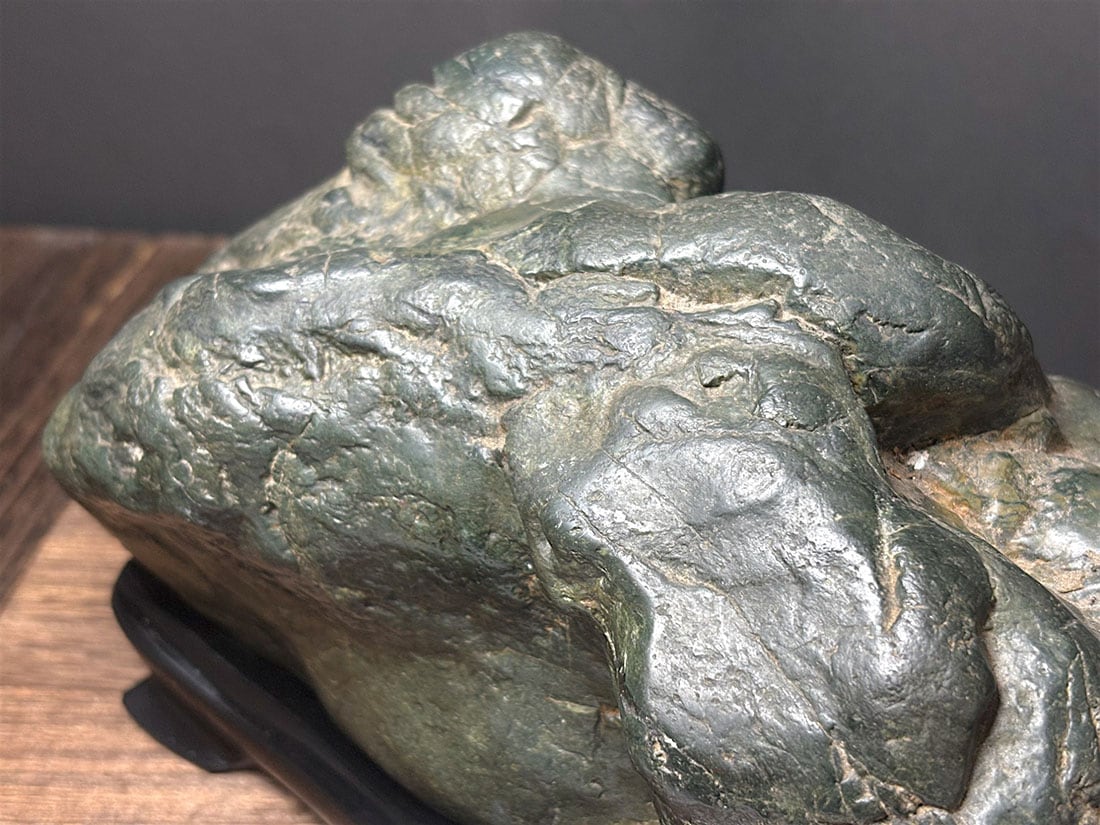 日本の名石】北海道産 神居古潭石 【ウブ石】 (木製台座付き)