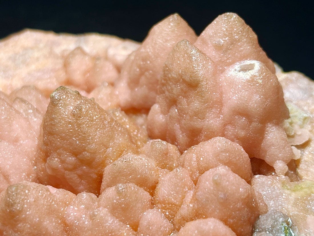 青森県尾太鉱山産 菱マンガン鉱クラスター