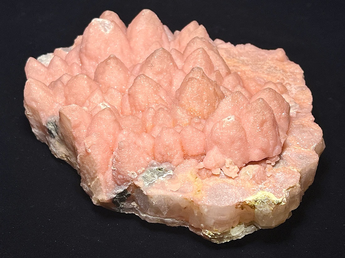 青森県尾太鉱山産 菱マンガン鉱クラスター