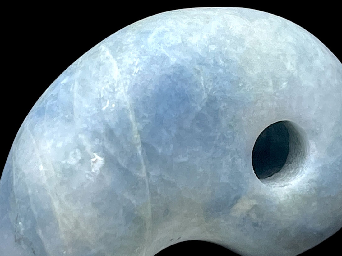 糸魚川入りコン沢産 青翡翠 勾玉