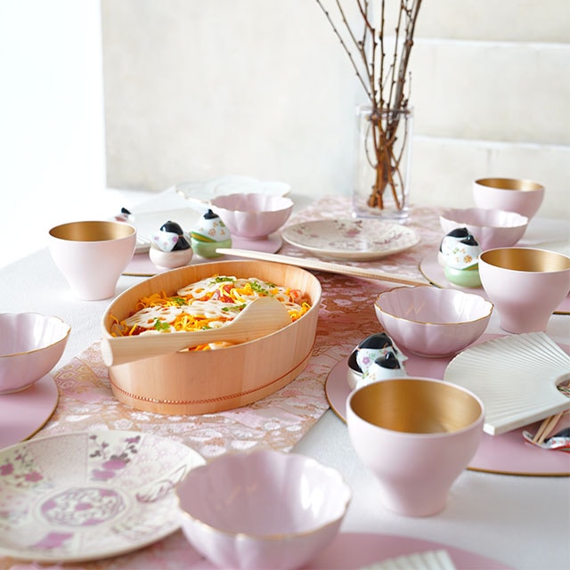 西陣織 菊と亀甲花菱紋 シャンパンゴールド×ピンクテーブルランナー