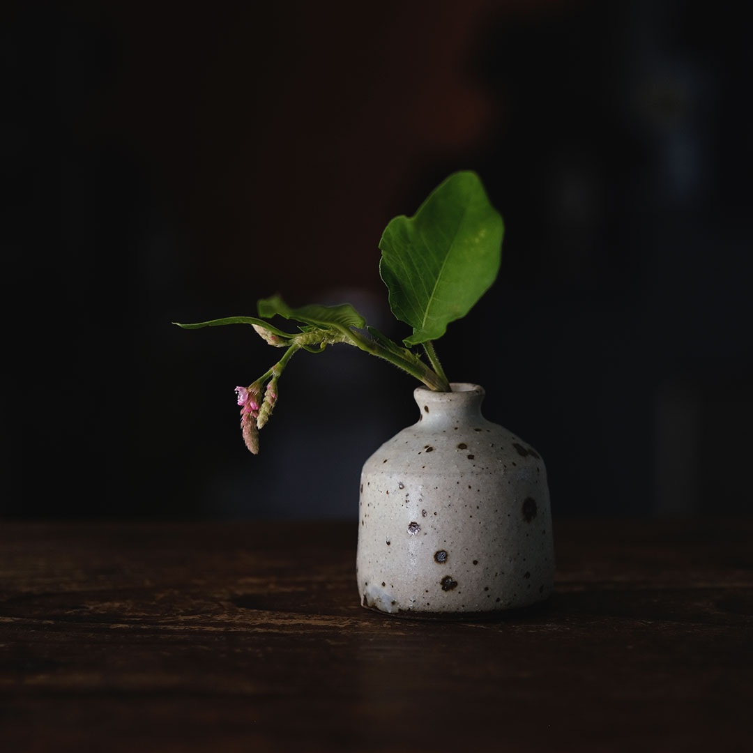 粉引/花入/筒徳利小 | 唐津焼 雅樂窯 ( うたがま ) | 糸島くらし×ここ