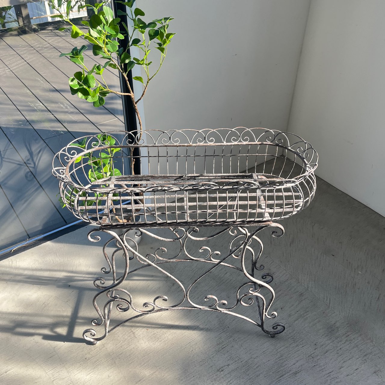 ホワイラス・スタンドバスケット | フラワースタンド | COVENT GARDEN