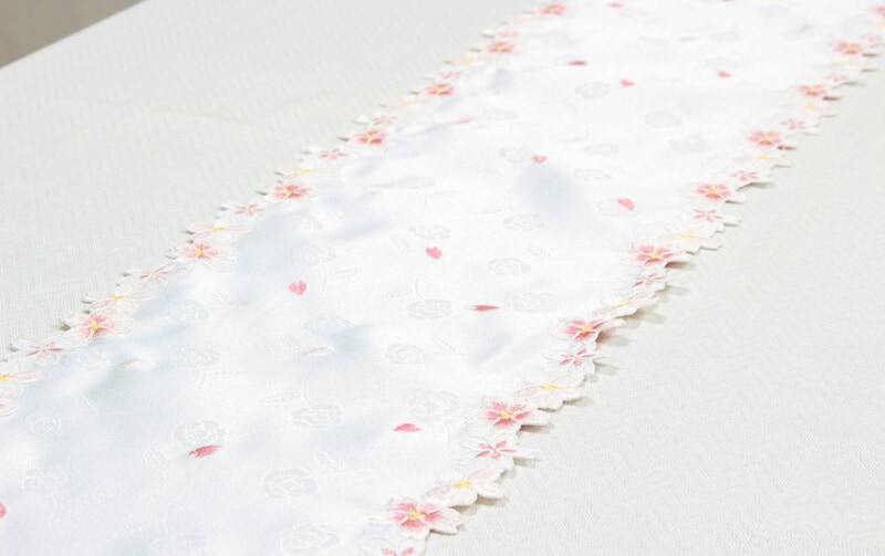 刺繍＆カットワーク テーブルランナー 約25×180cm [SAKURA