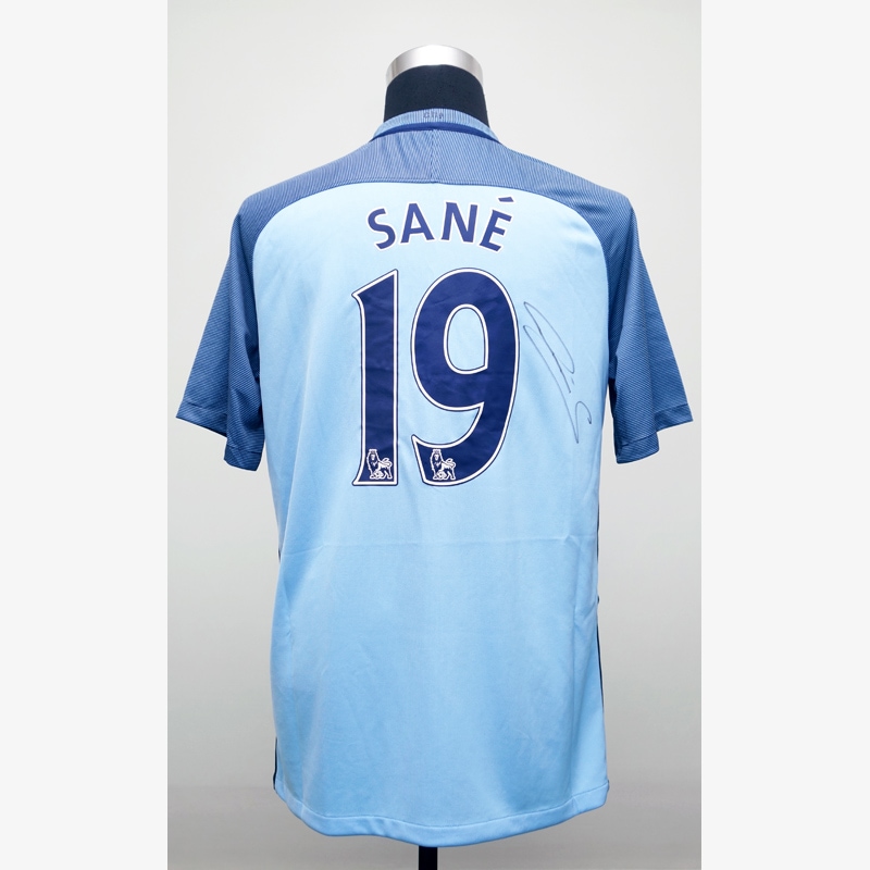 ザネ直筆サイン入りマンチェスターC16/17ホームユニフォーム | THE DUGOUT