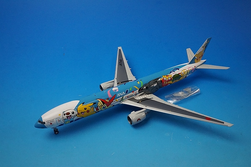 全日空商事 ANA Boeing 777-300ER 1/200 Amazon.com: 1/200 Boeing 777