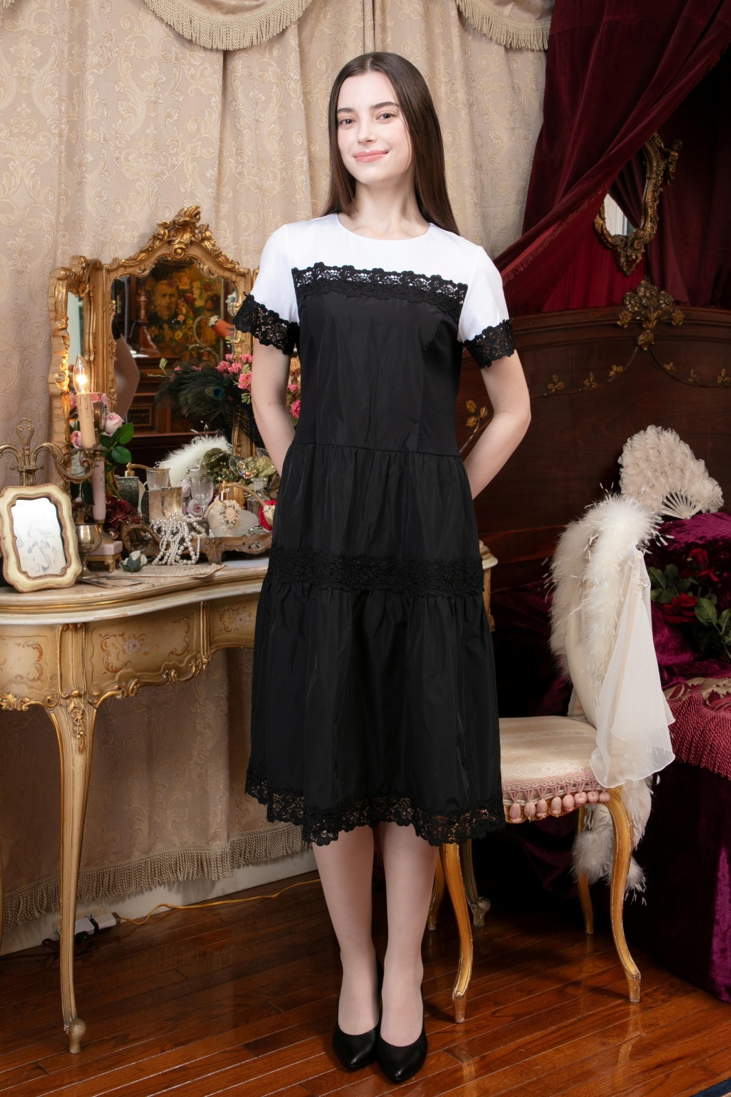 2025年春夏 胸元切替レース使い半袖ワンピース 2516029 ｜Super Beauty