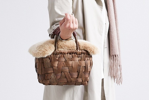 かごや 未使用 冬用 フェイクファー蓋付きくるみ籠 網代編み リネン巾着袋
