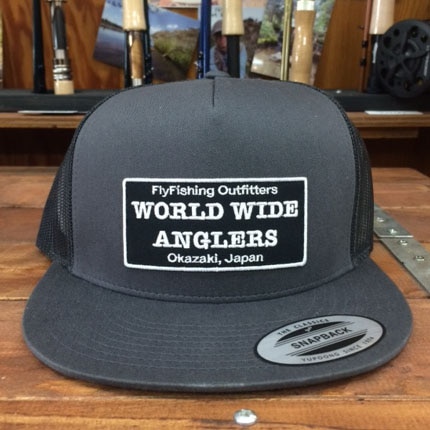 World Wide Anglers フラットビルメッシュキャップ