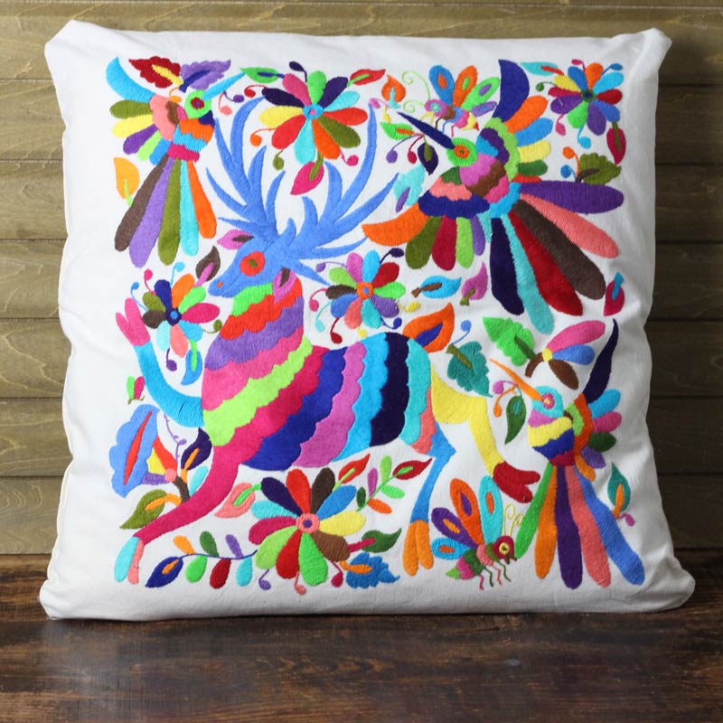 メキシコのオトミ族のサテンステッチ刺繍のカラフルなクッションカバー
