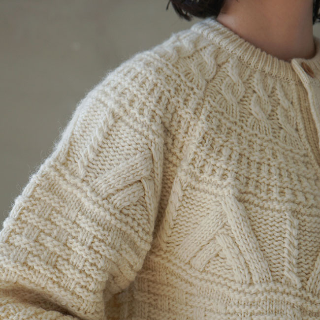 bn-22fm-057） / BATONER(バトナー) / SPREAD ARAN CREW NECK CARDIGAN