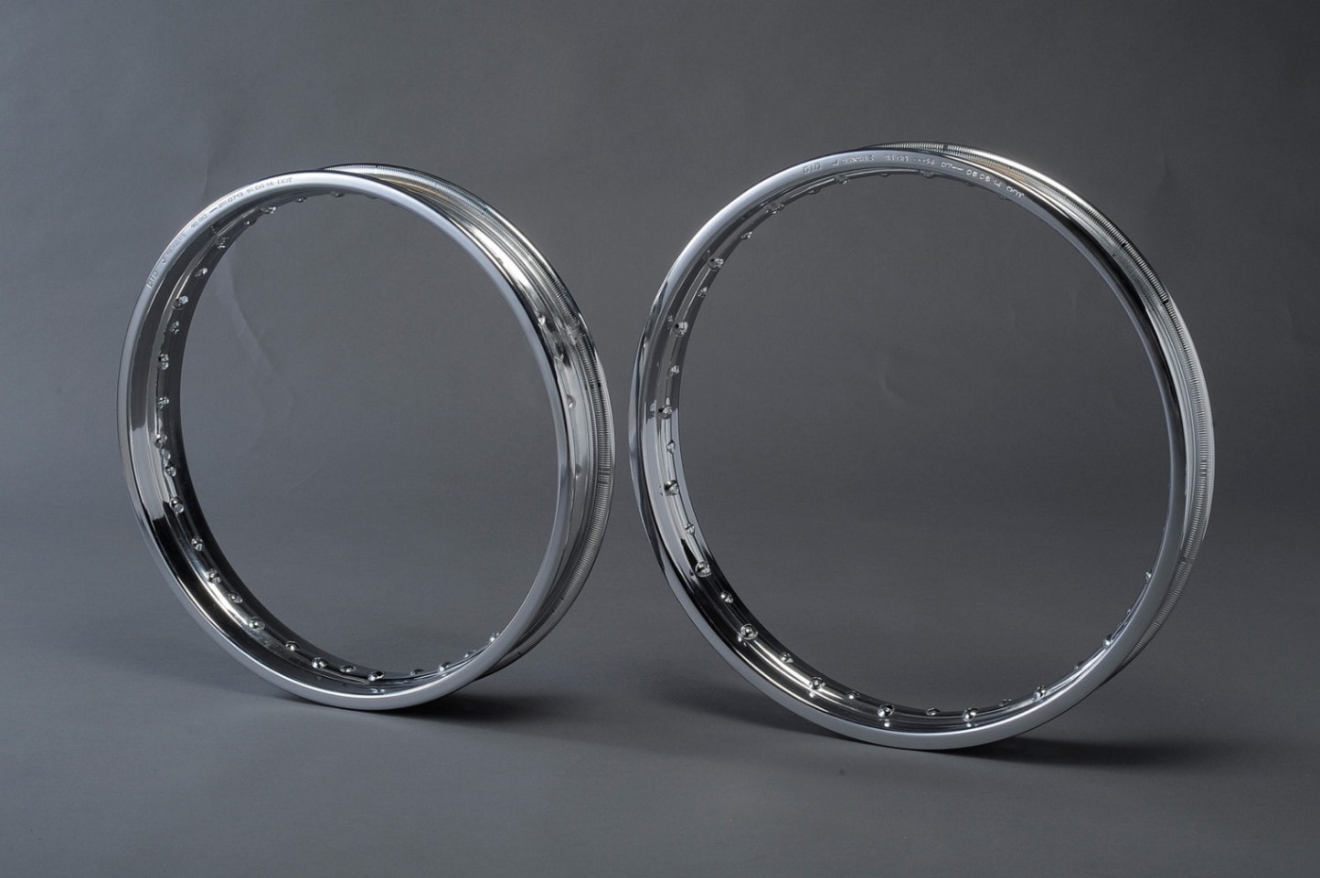 DID クロームメッキリム 2.15-18 40H リア／ CB750K・Z1/Z2・H2/750SS