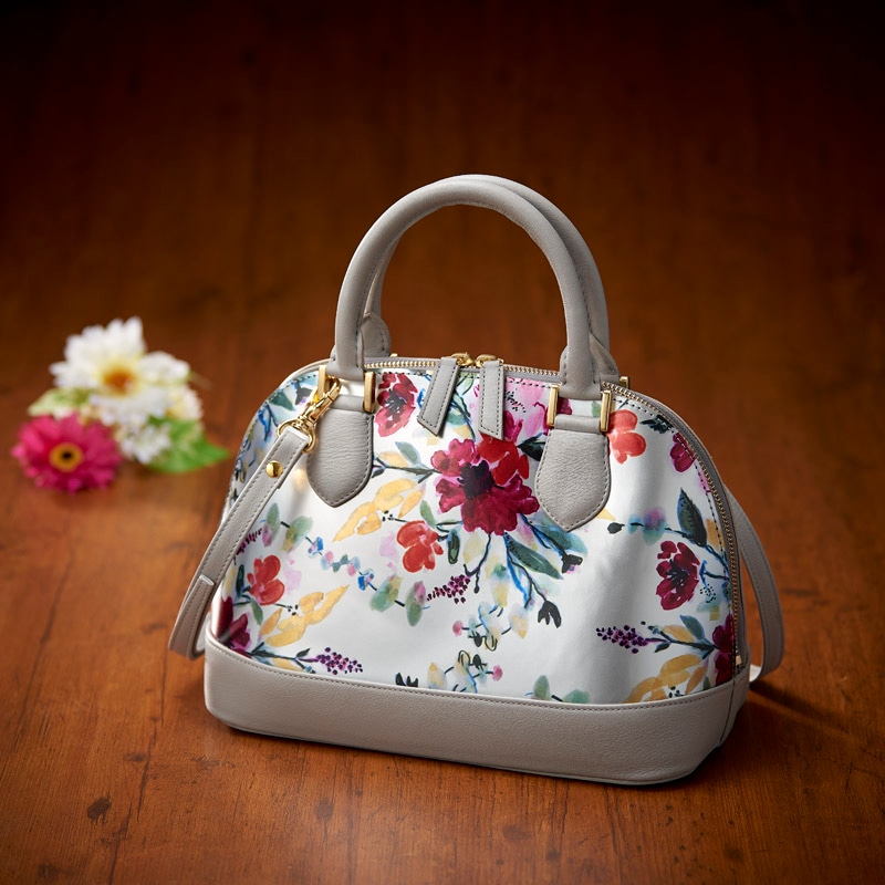 デザイナーが手掛けた革で作るイタリアンレザーバッグ