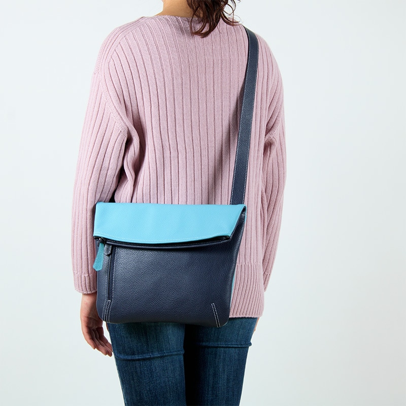 希少　トヨタ　セルシオ　大きめビジネスバッグ　ショルダーバッグ　スエード 希少 トヨタ セルシオ 大きめビジネスバッグ ショルダーバッグ スエード