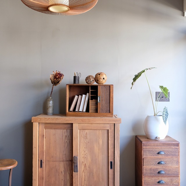 蛇腹扉の収納棚｜古家具,棚類｜古家具・アンティーク家具 R-select