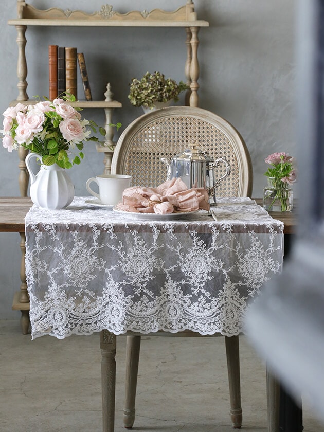 Chez moiテーブルランナーCorinzioホワイト シェモア ～ サラグレース