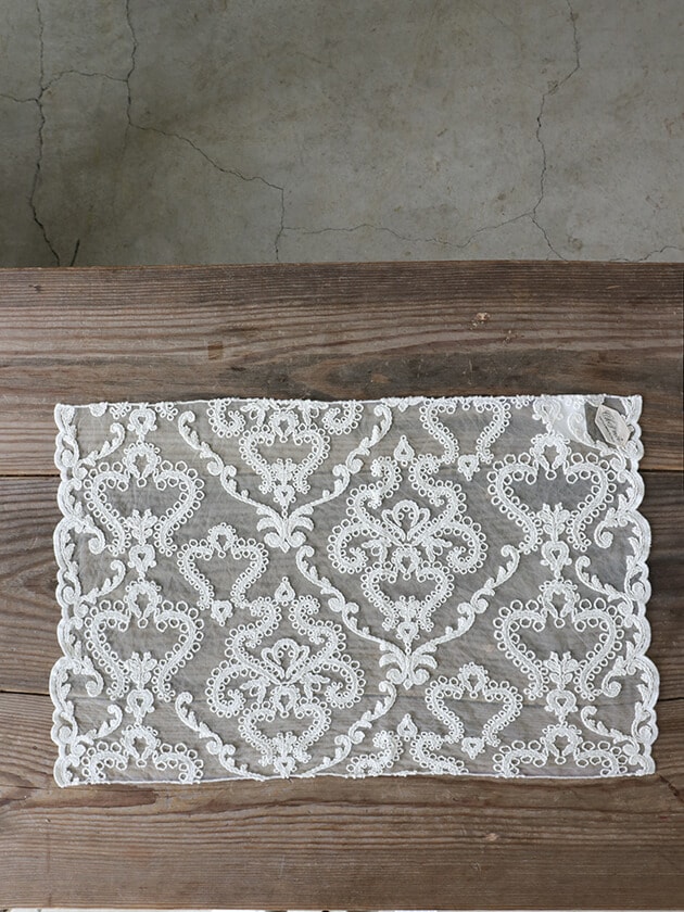 Chez moiプレースマットArabesqueオフホワイト サラグレースランチョン