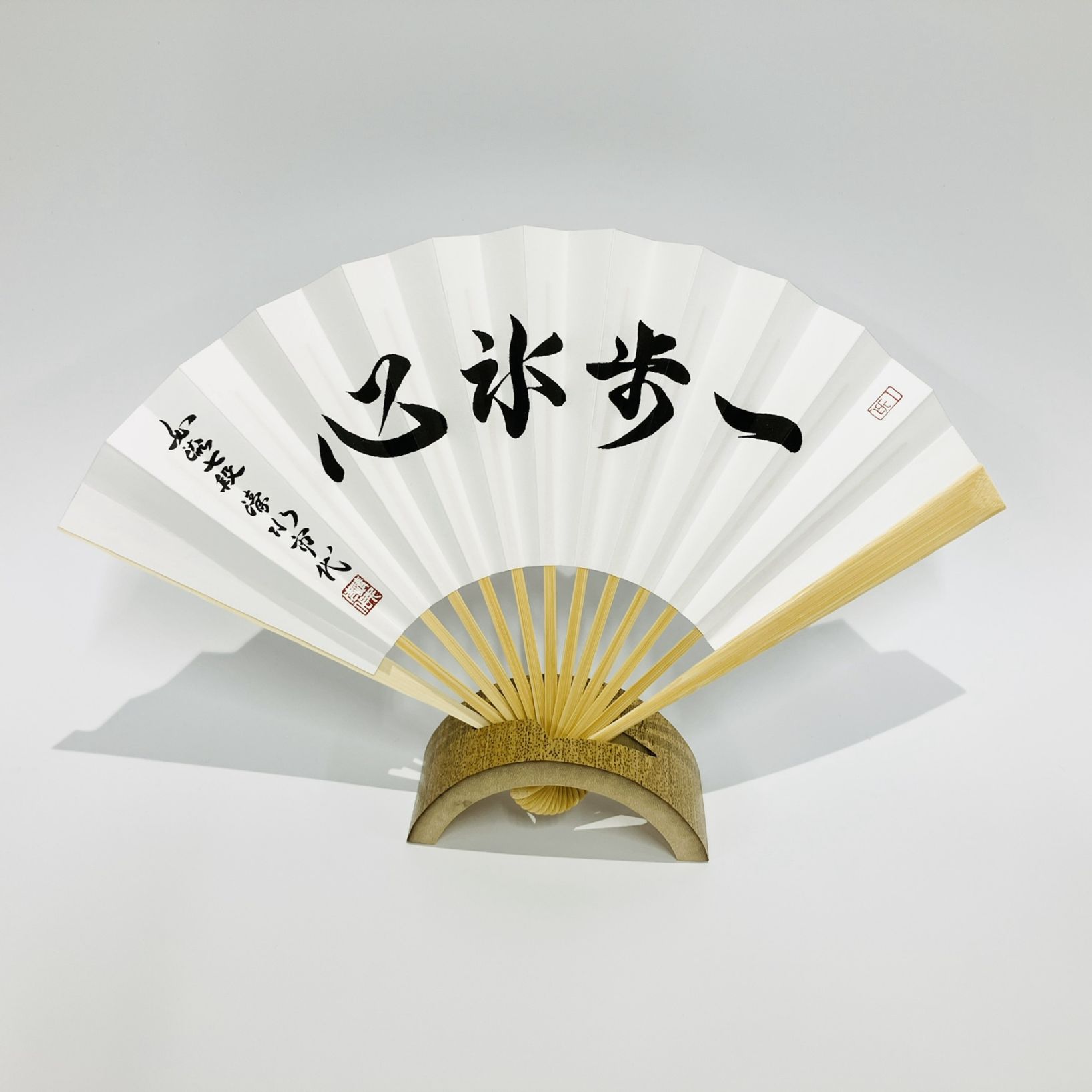 女流七段 清水市代扇子「一歩氷心」 | 公益社団法人 日本将棋連盟