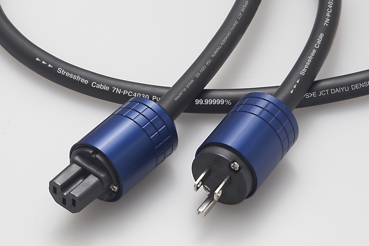 E15 OYAIDE 電源ケーブル 長さ1.5m E15 OYAIDE 電源ケーブル 長さ1.5m