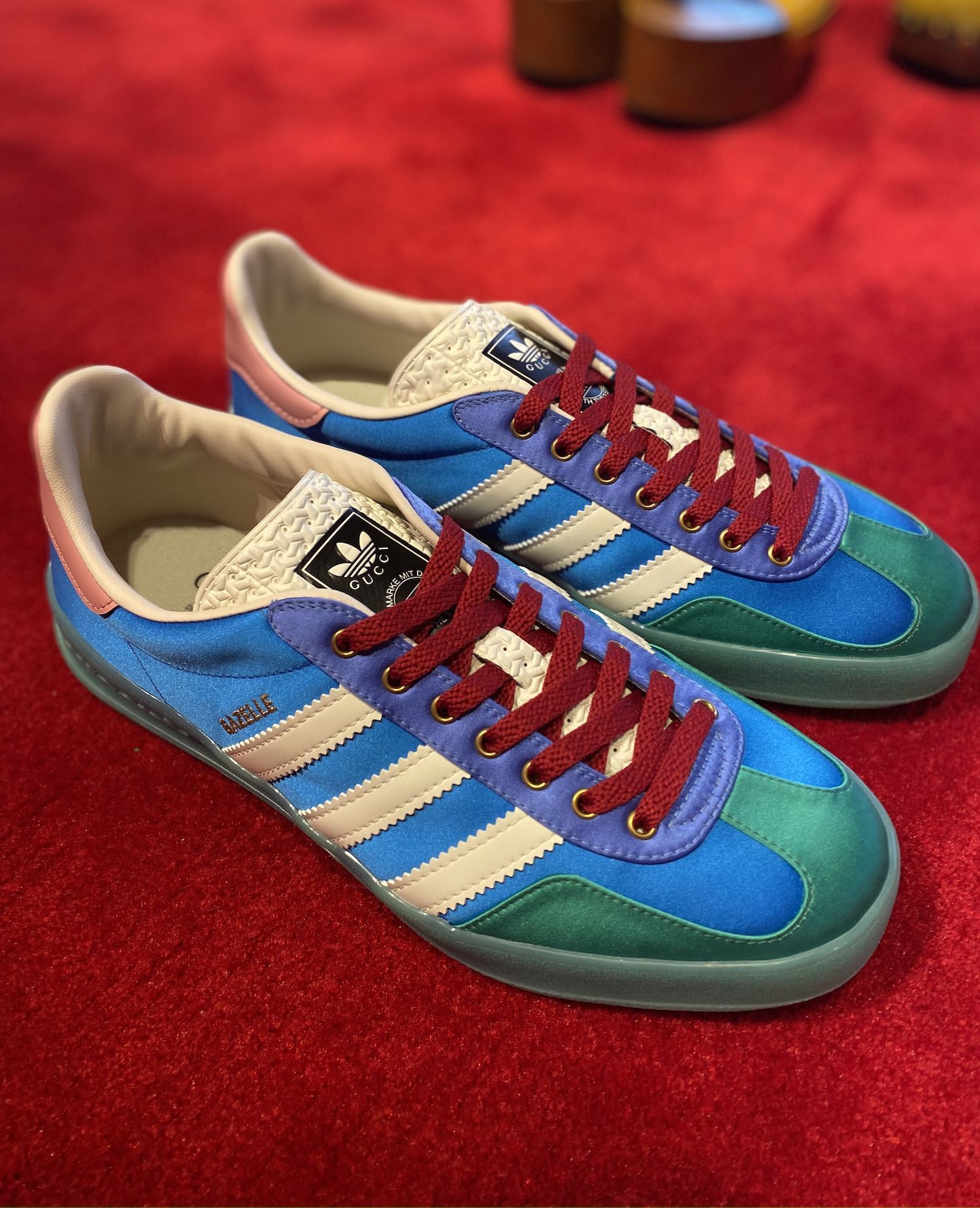 Nyaromea～(=^x^=) タグ付き グッチ アディダス 青 Nyaromea～(=^x^