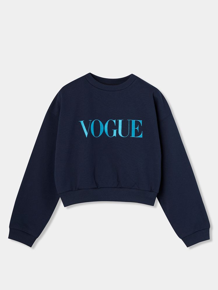 BLACKPINKのジェニーも愛用！東京旅行で見せたVOGUEスウェットの
