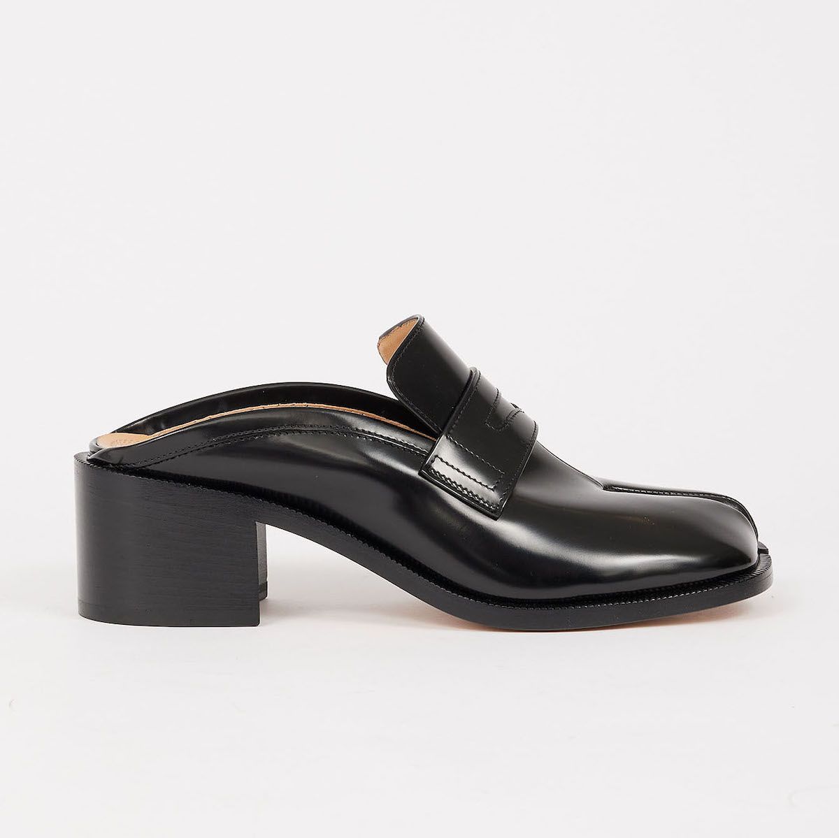 ゼンデイヤがメゾン マルジェラの「タビ」を履き続ける理由──35年