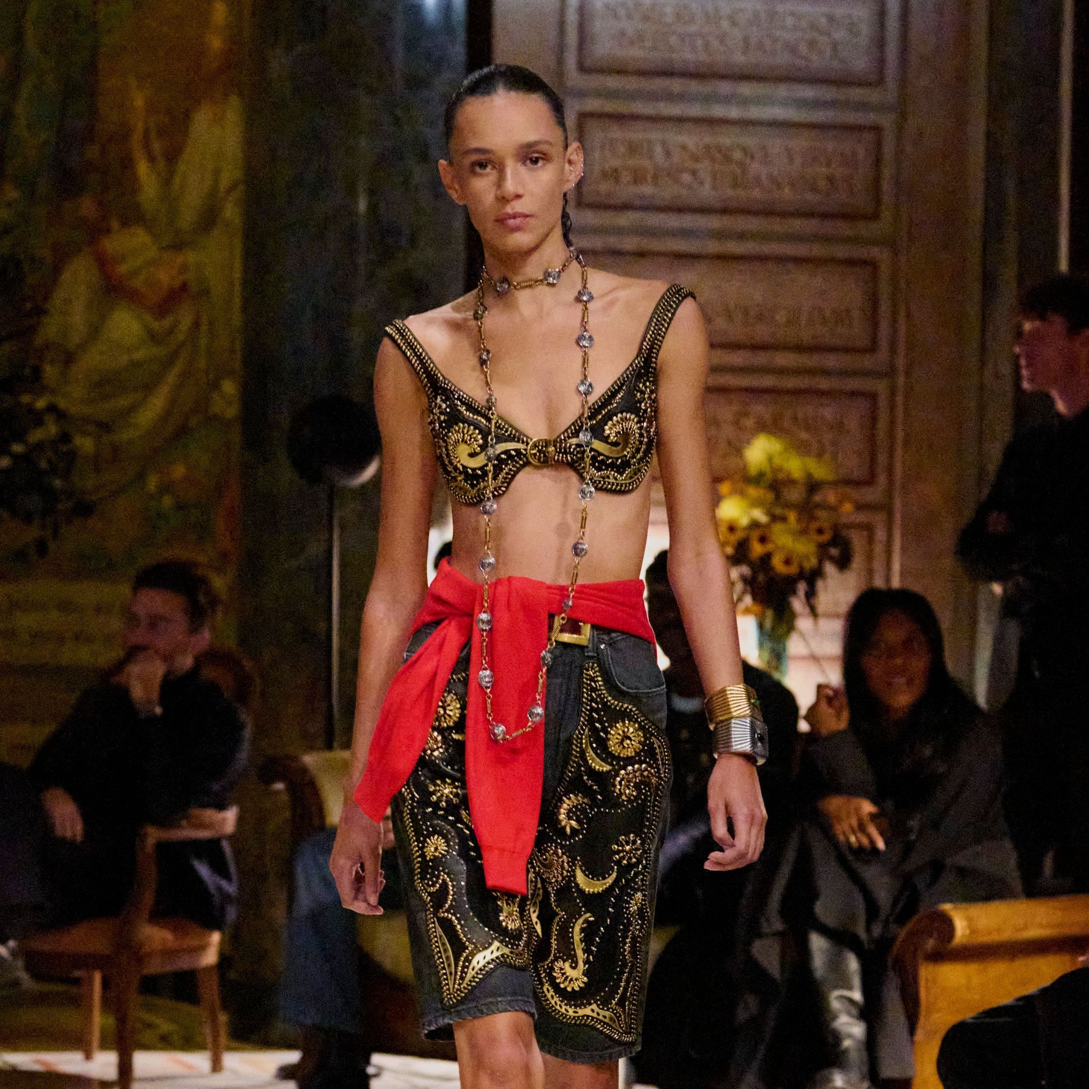 ヴェルサーチェ再考。ダリオ・ヴィターレが創造する、絢爛なリアル