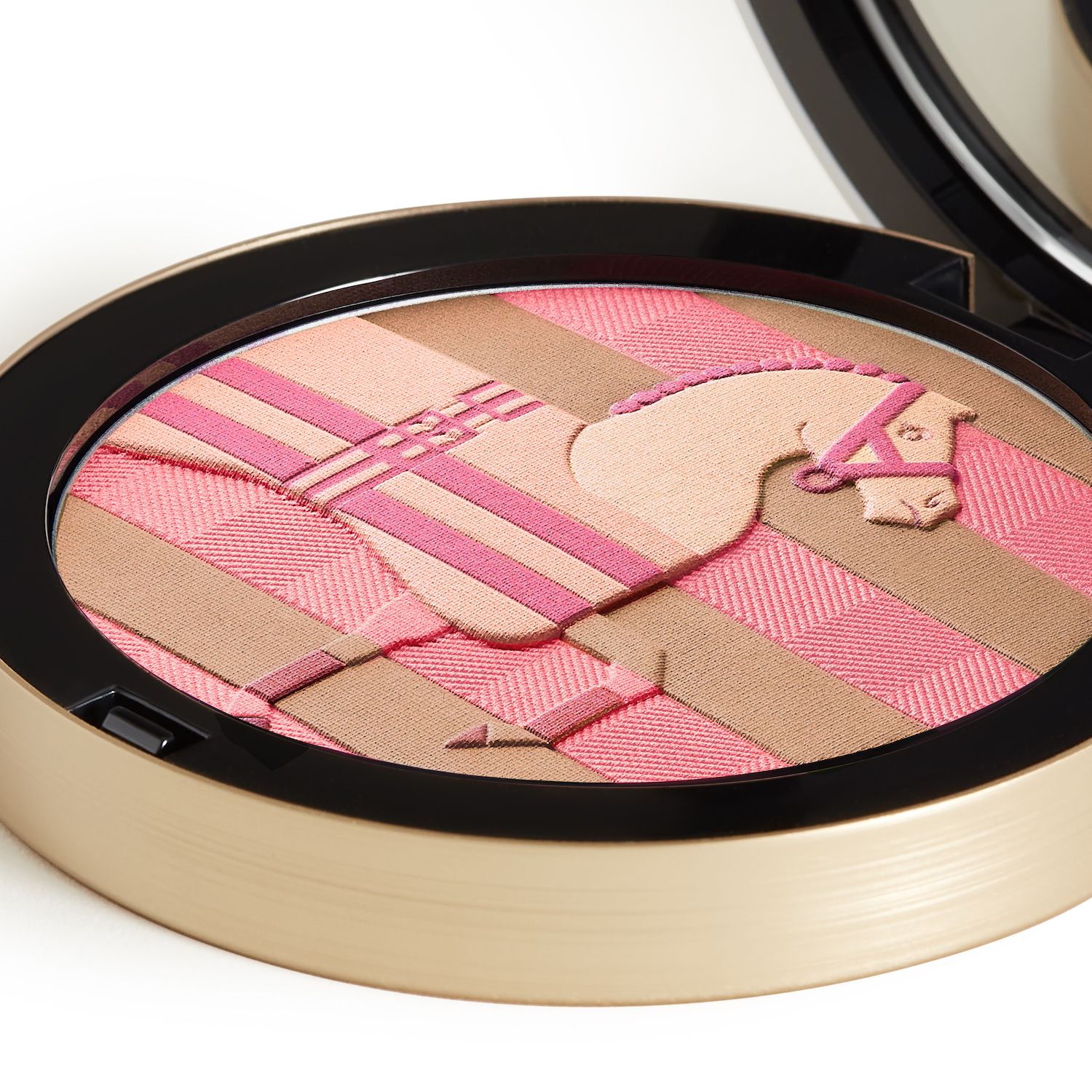 乗馬の伝統を讃える美しさ。エルメスのまるでアートなホリデー限定