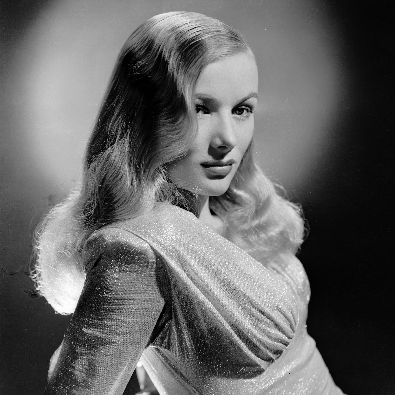 ローレン・バコール / Lauren Bacallに関する最新記事 | Vogue Japan