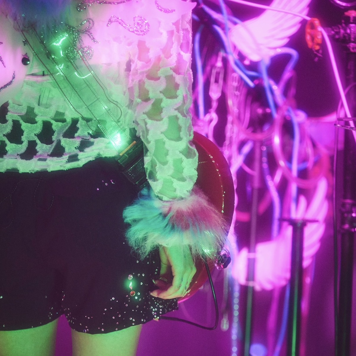 M A S U」×ずっと真夜中でいいのに。 ツアー衣装のファーフードを100着