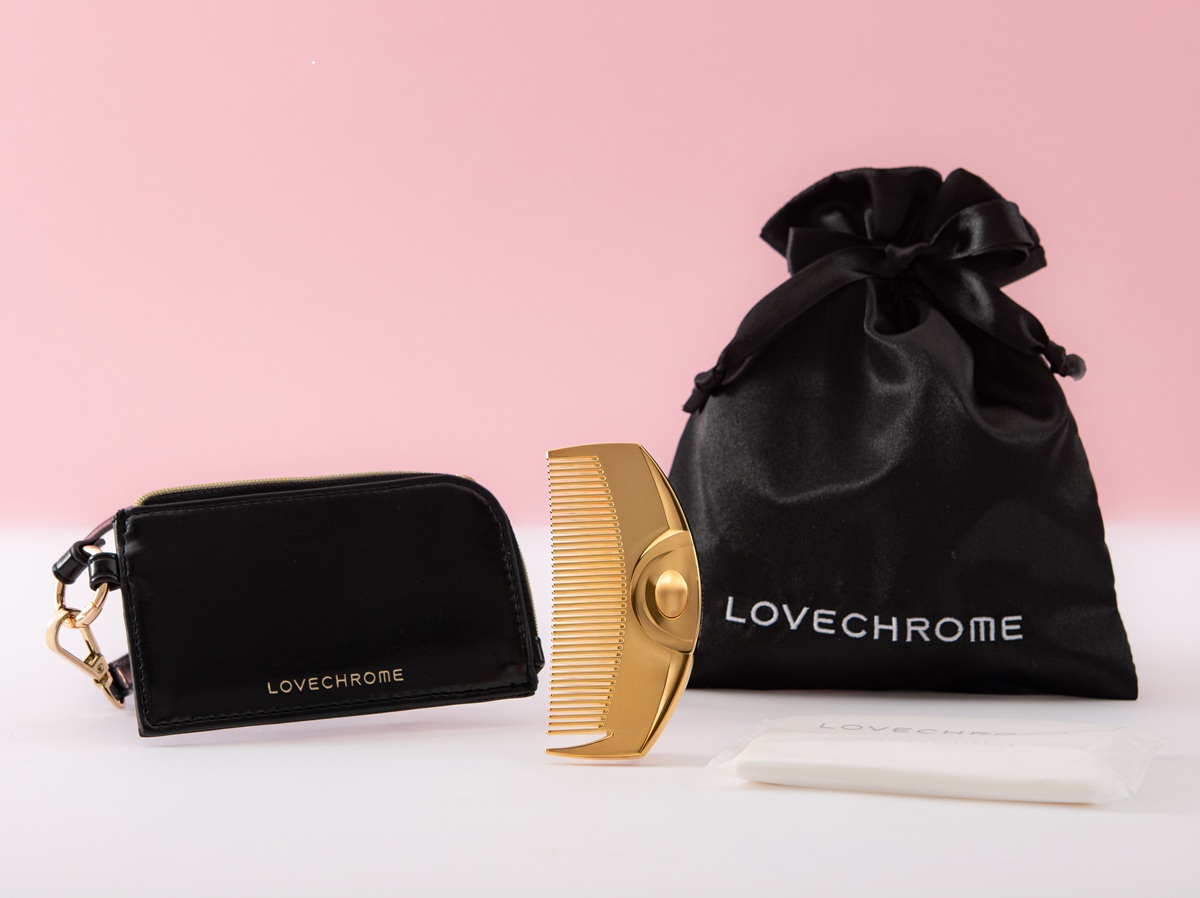 ラブクロム」がチャームケース付きコームを限定発売 アクセサリー感覚