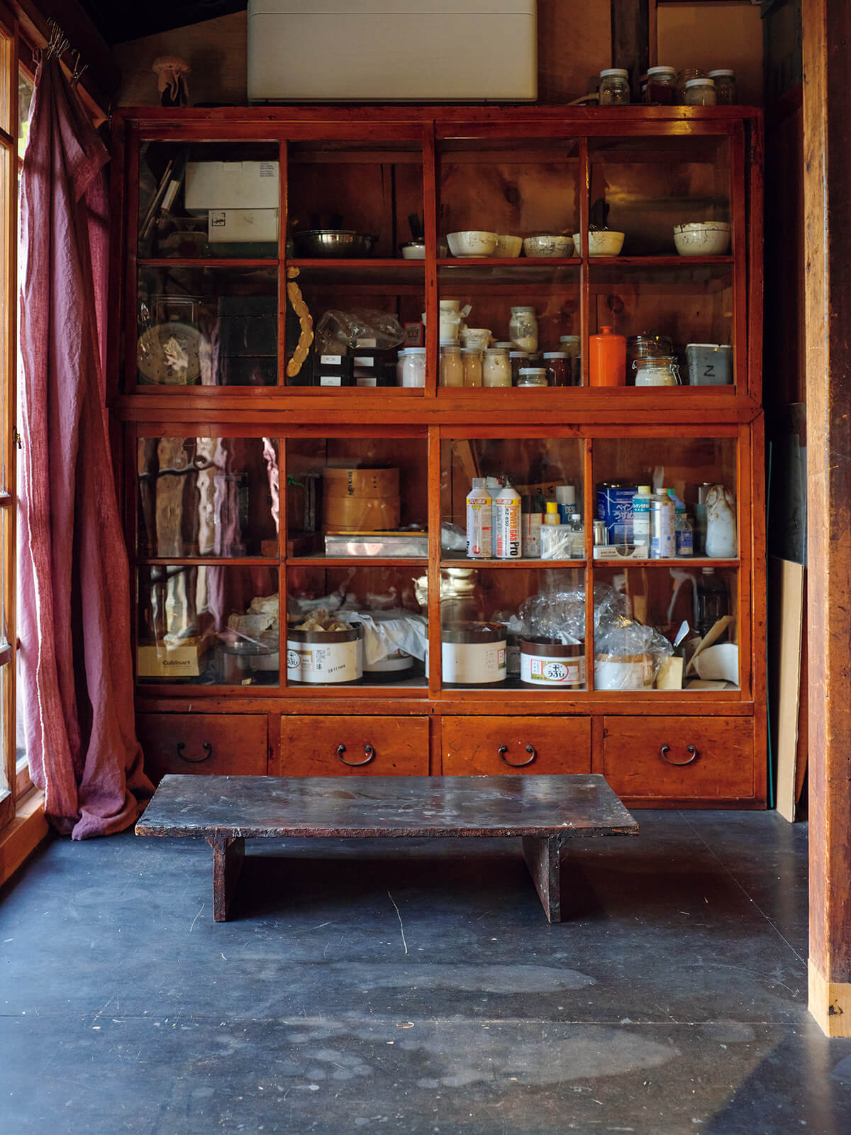 道具は体の一部、机は仕事の土台。工芸作家・杉田明彦の机