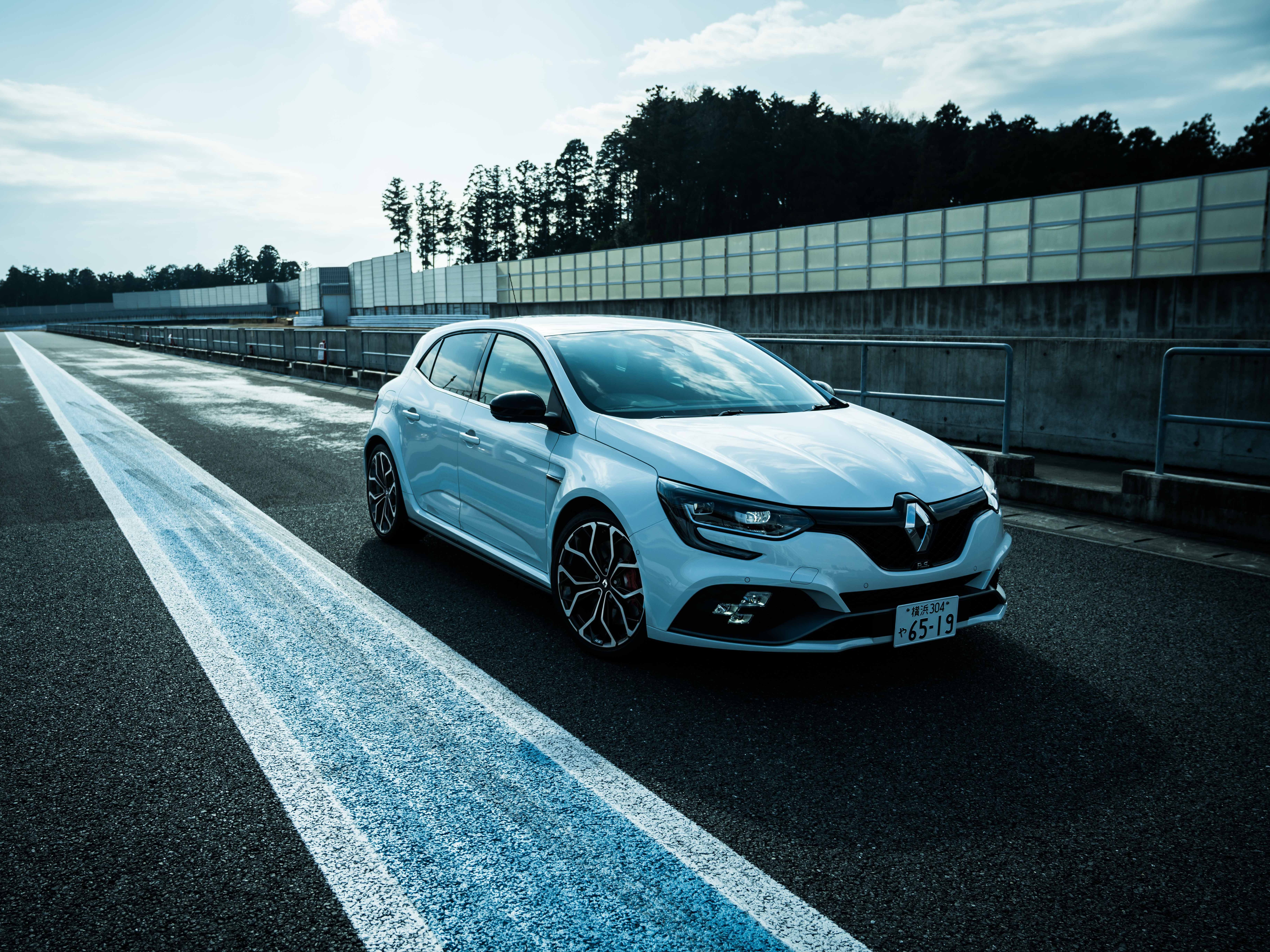 MTを操る歓び、もう1度──ルノー メガーヌ R.S.カップ試乗記 | GQ JAPAN