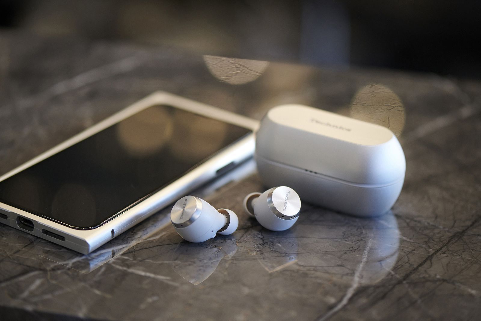 テクニクスの新型ワイヤレスイヤホンEAH-AZ70Wを試した！──強力な