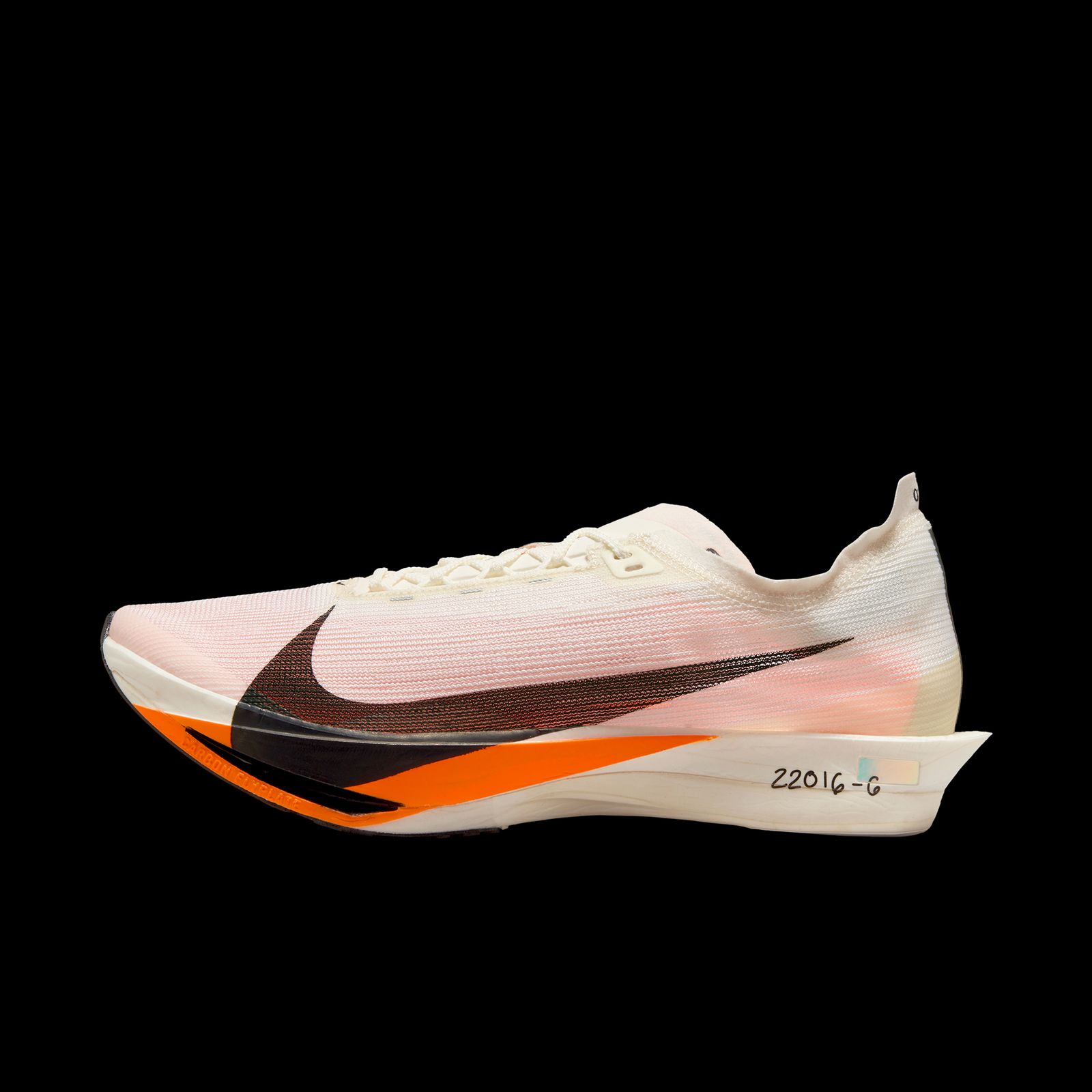 短距離レースを制覇する、最軽量の新型「ナイキ ストリークフライ2」が