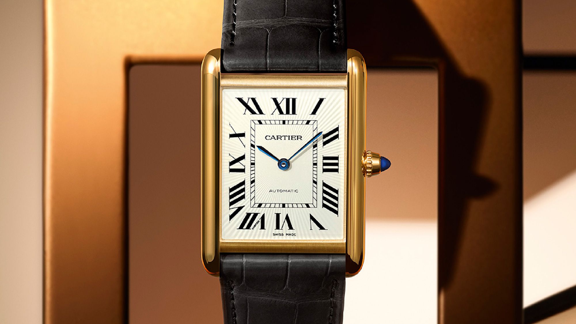 タンク ルイ カルティエ」ウォッチは、昨年のミニ戦略から一転、ラージ