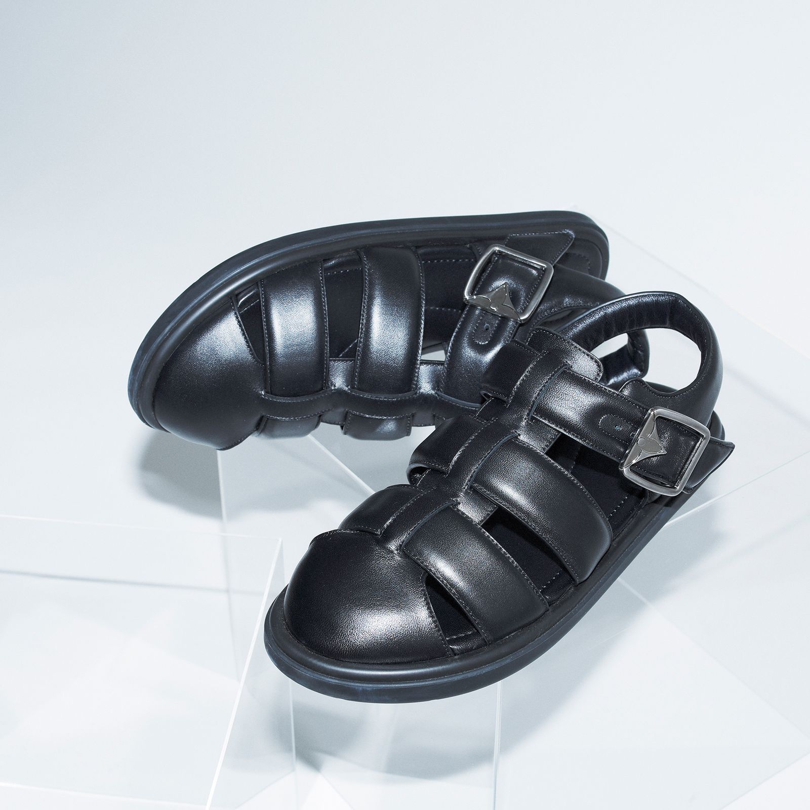 ポップに足取り弾むルイ・ヴィトン──2024年夏、サンダルの正解 | GQ