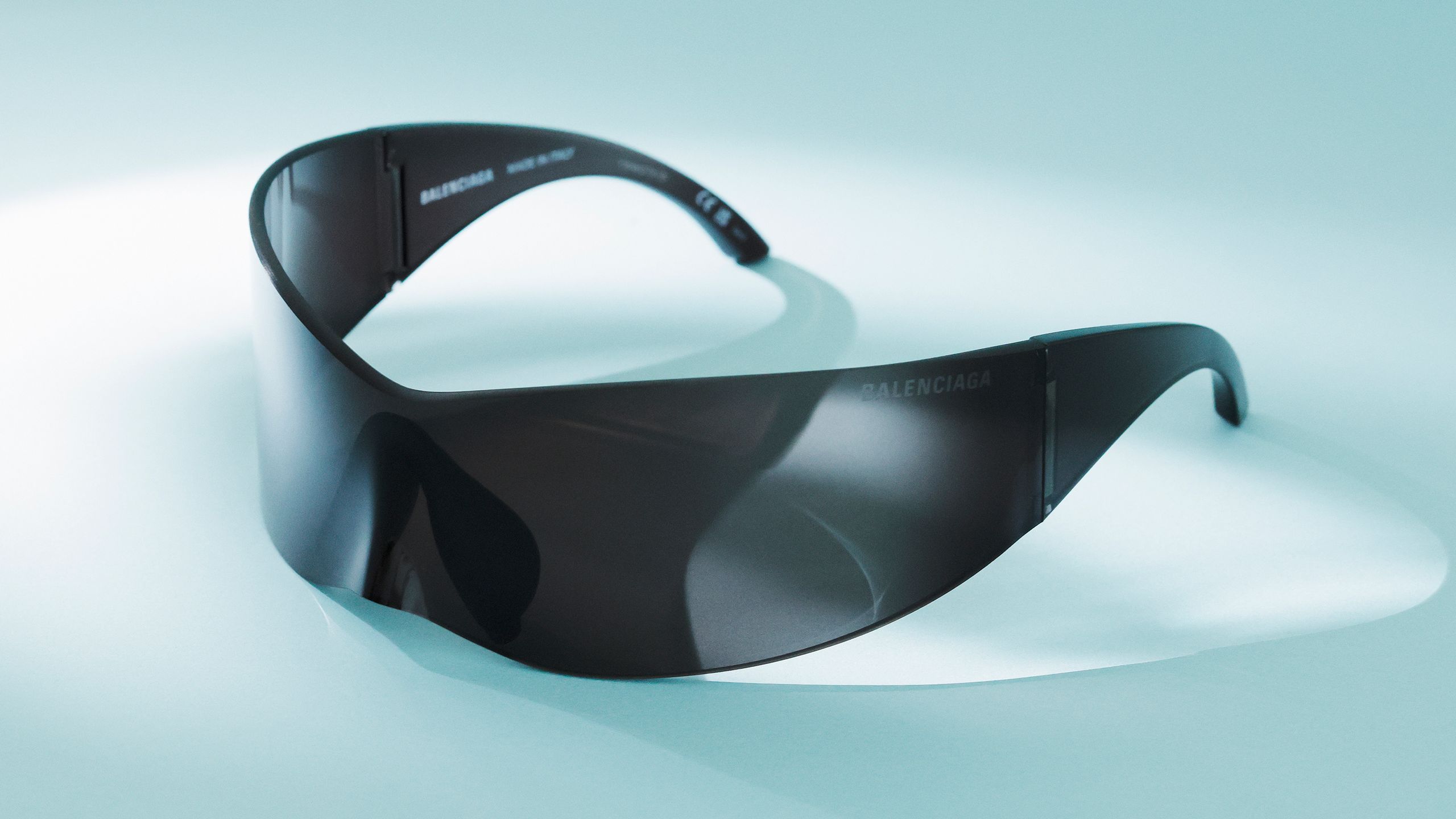 モード色全開でつけ心地も抜群なバレンシアガ──夏がくる前に押さえて